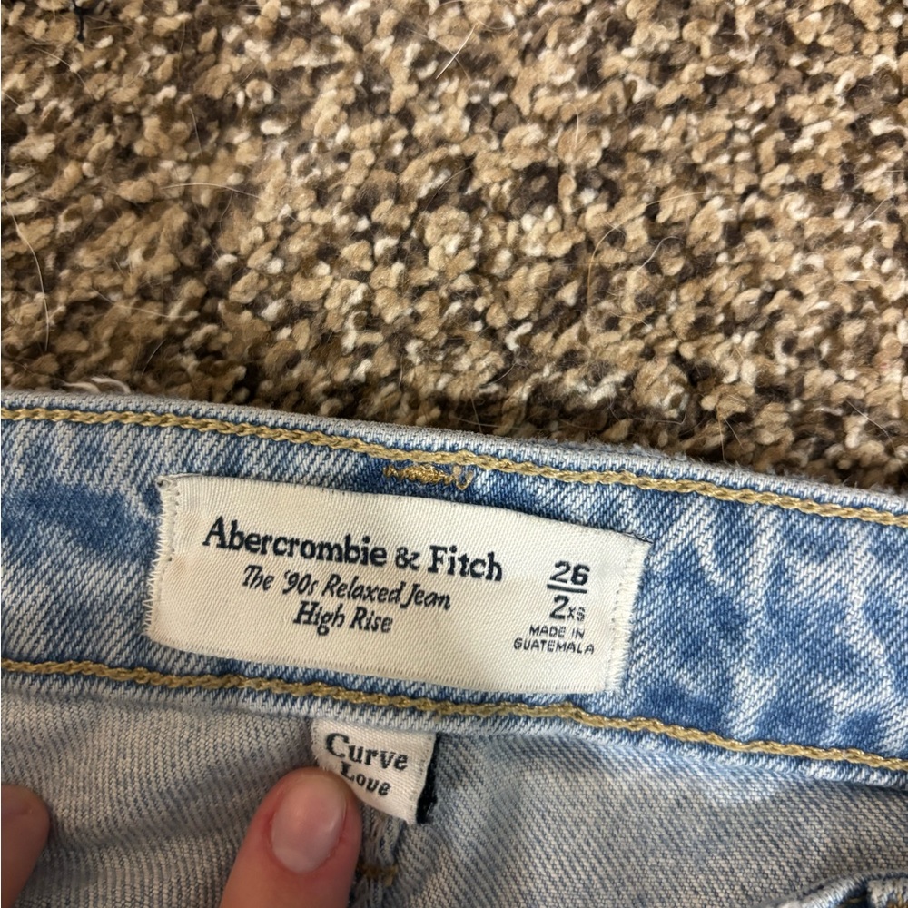 Abercrombie & Fitch The ‘90s Relaxed Jean High Rise - Picture 2 of 3